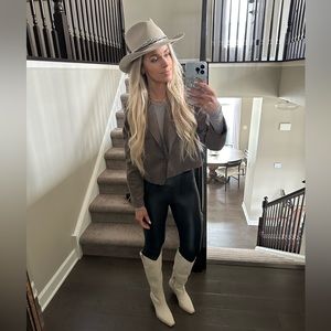 Meet your Posher, Heather